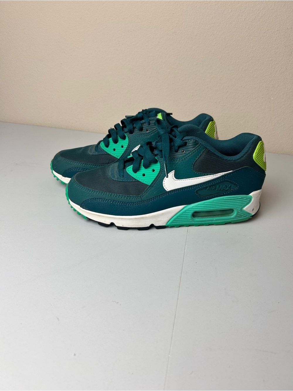 Nike Women’s Size 7.5 Air Max 90 Essential Teal Green